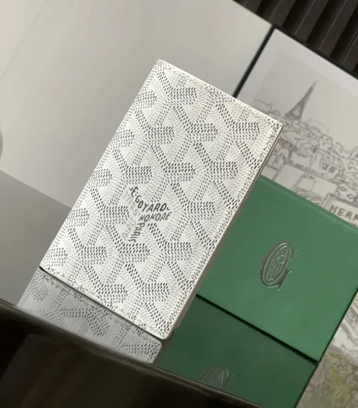 Saint-Pierre Card Holder