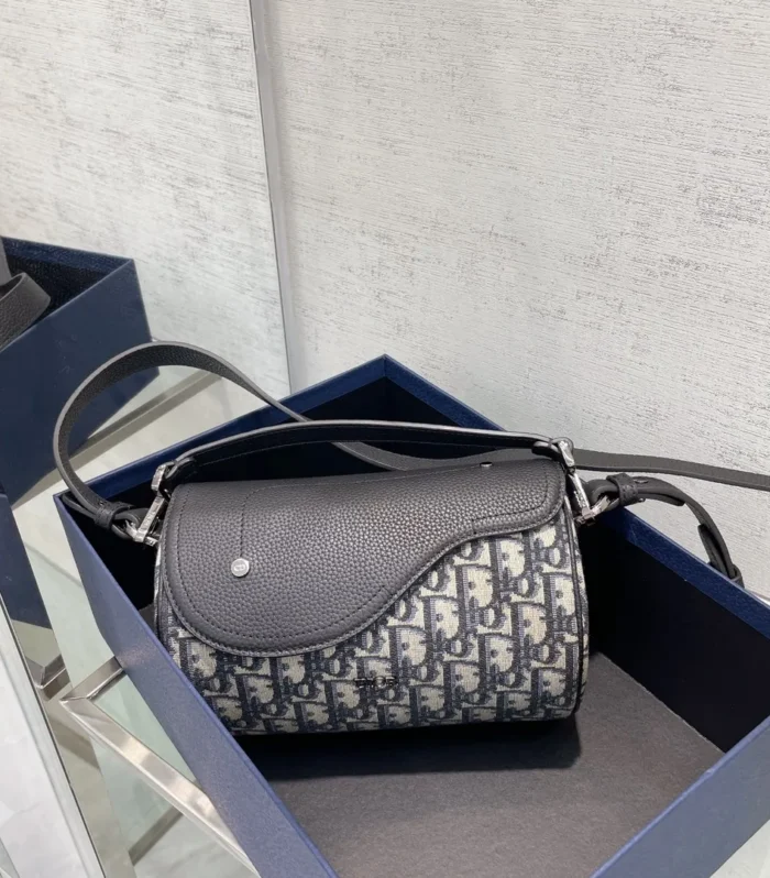 ROLLER MESSENGER BAG