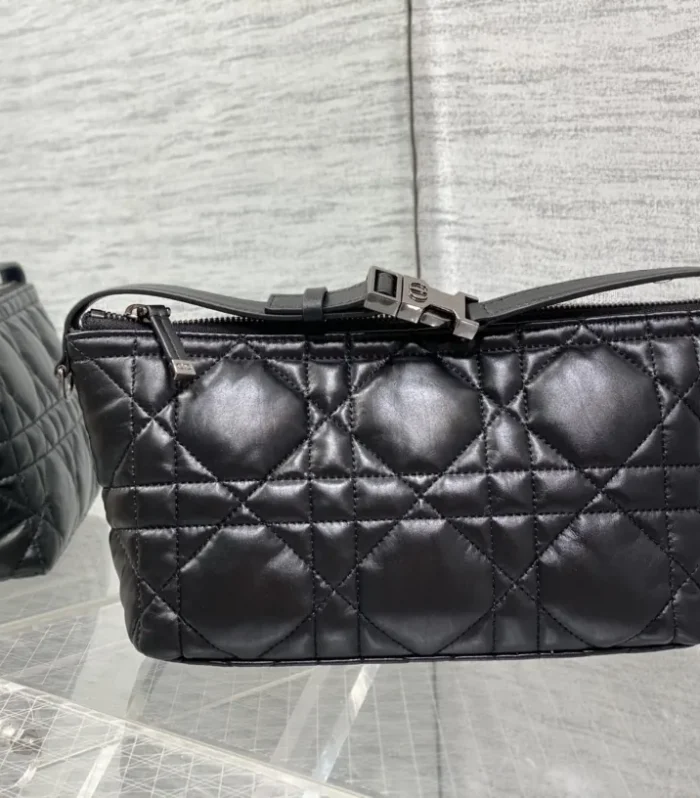 MEDIUM DIORTRAVEL NOMAD POUCH