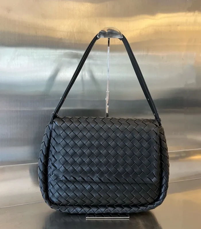 Bottega Veneta Maxi Cobble Messenger