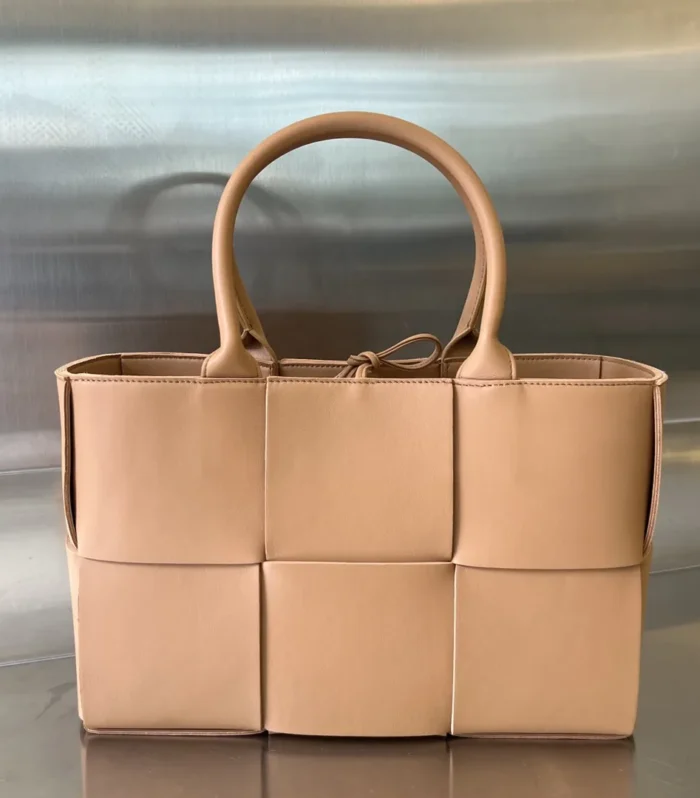BOTTEGA VENETA BV Small Arco Tote Bag