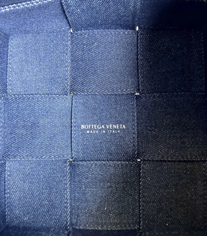 Bottega Veneta BV Small Cassette Cross-Body Bucket