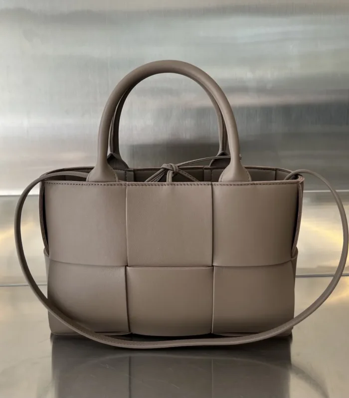 BOTTEGA VENETA BV Mini Arco Tote Bag