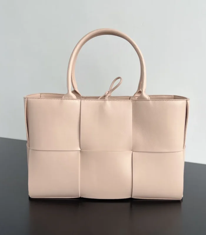 Bottega Veneta BV Medium Arco Tote Bag