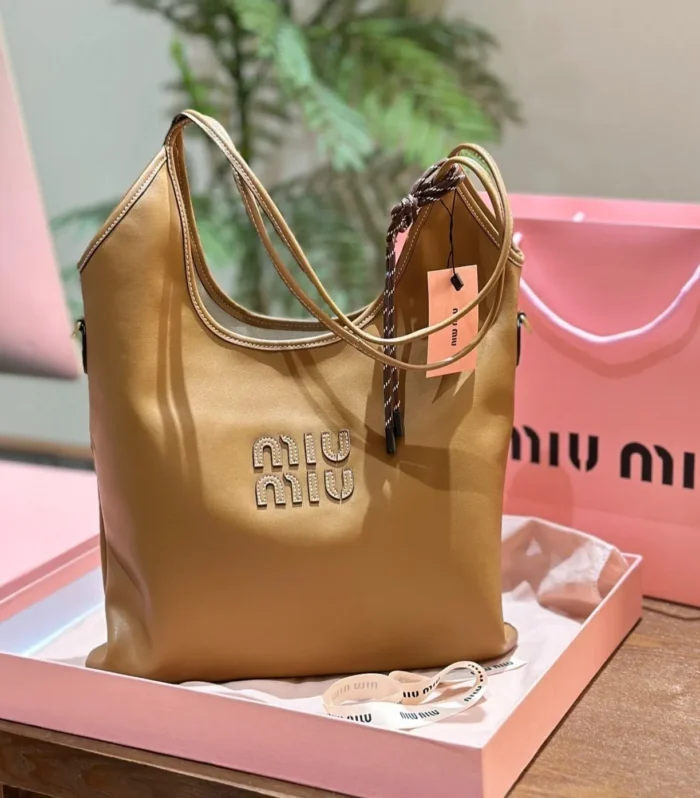TOTE 30 BAG IN CARAMEL BROWN CALFSKIN