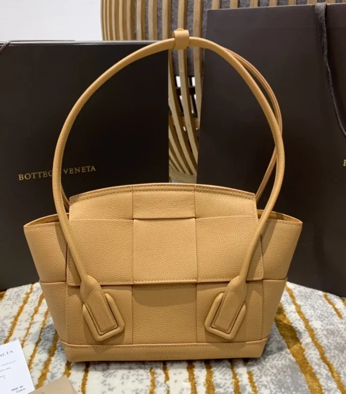 The Arco Woven Lychee Caramel