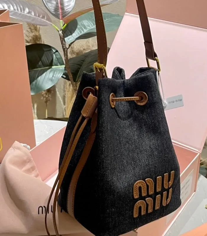 TOTE 22 BAG IN BLACK DENIM