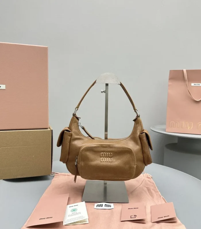 PUCKET BAG 21 IN PEANUT BROWN CALFSKIN