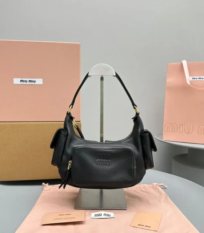 PUCKET BAG 21 IN BLACK CALFSKIN
