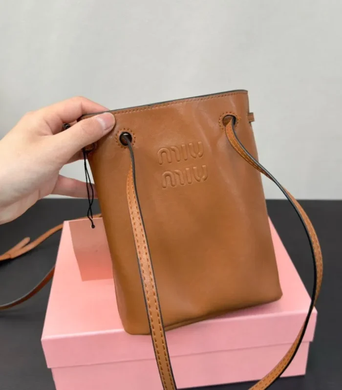 PHONE BAG 15 IN CINNAMON BROWN CALFSKIN