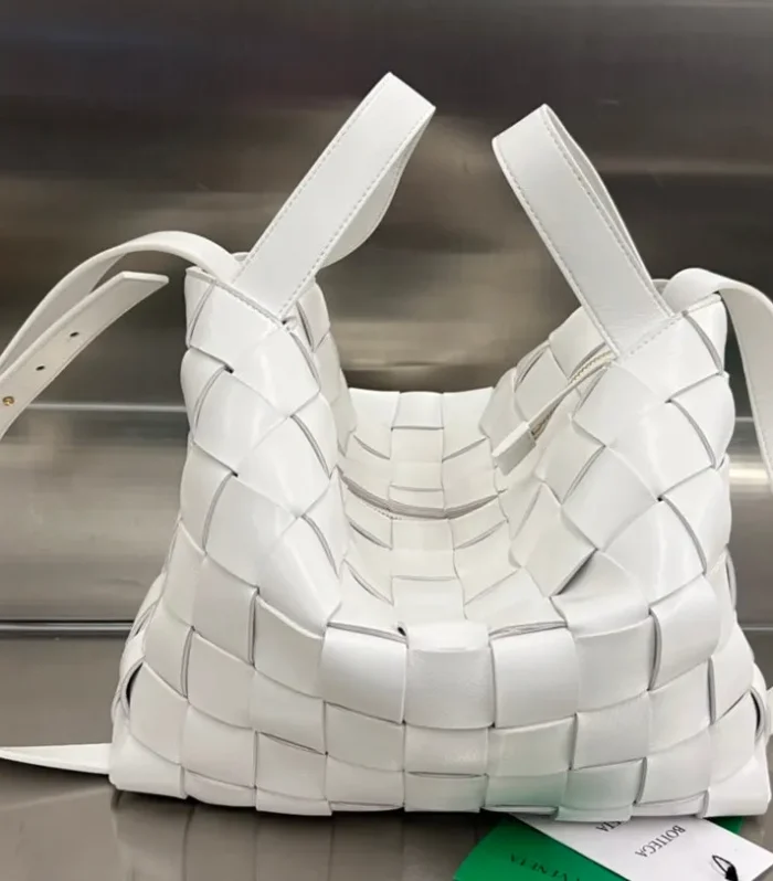 Medium 28 Cassette White Lambskin