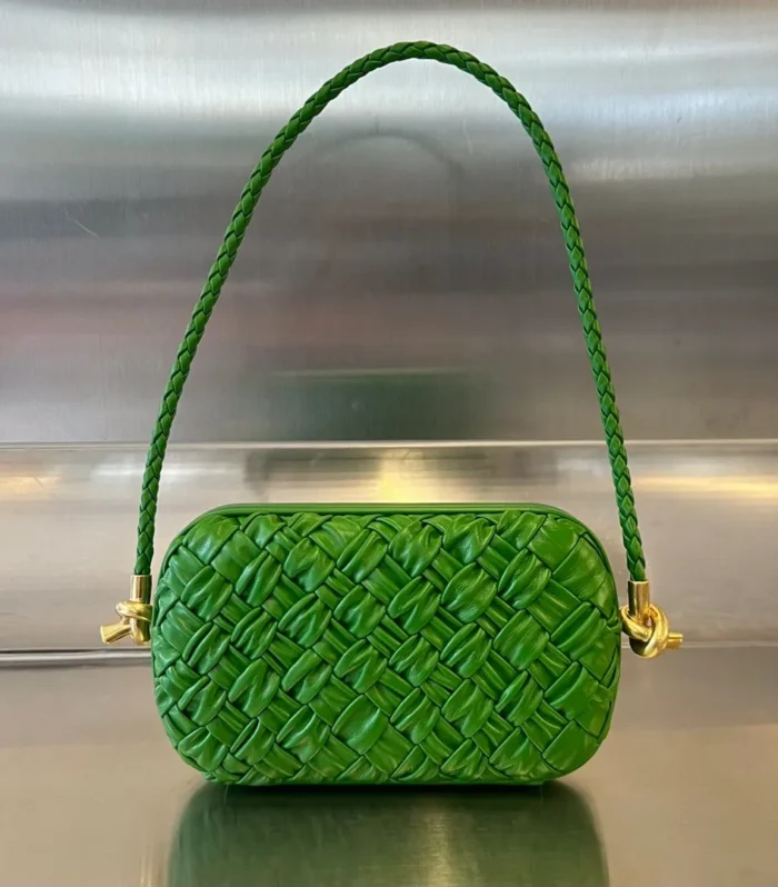 Knot 20 In Emerald Green Lambskin With Chain