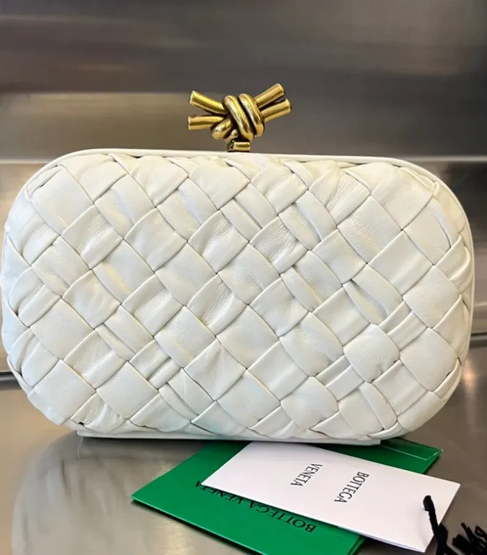 Knot 19 In White Lambskin