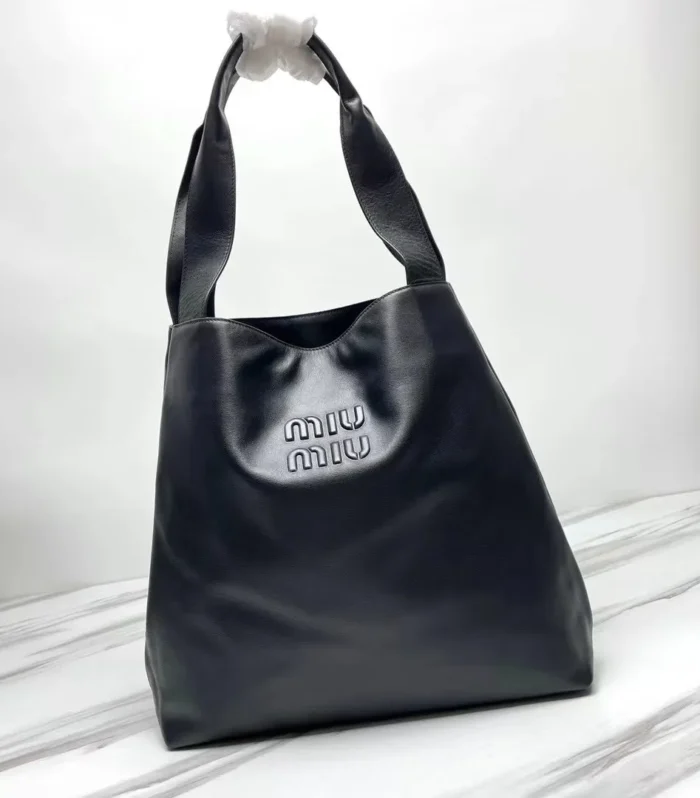 MIU 39 BLACK LEATHER HOBO BAG