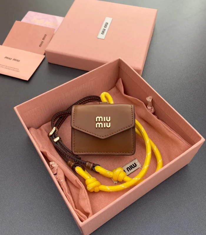 MICRO BAG 7 IN TAWNY BROWN SMOOTH LAMBSKIN YELLOW STRAP