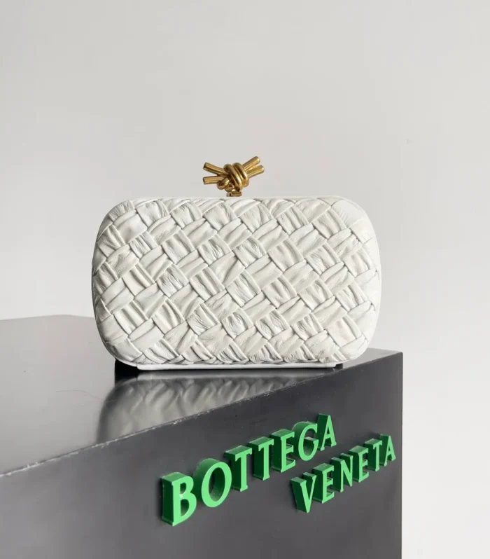 Classic Knot 20 In White Lambskin