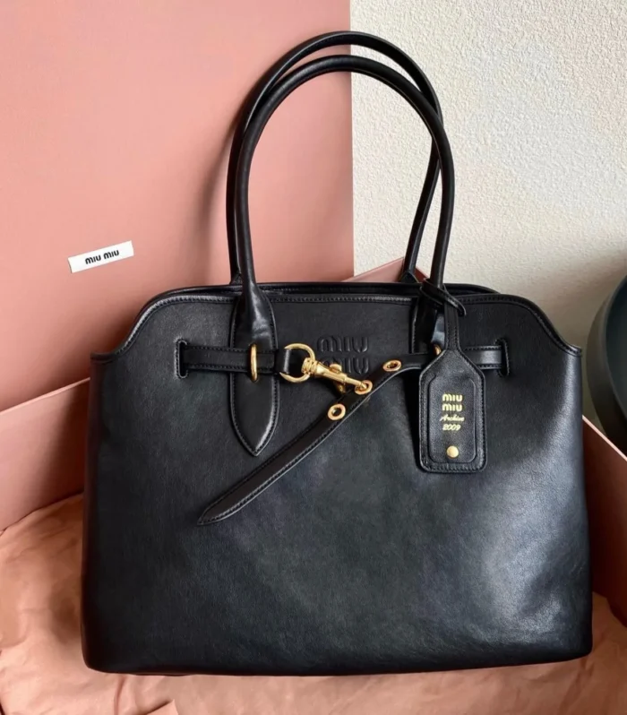 LARGE HANDBAG 40 IN BLACK CALFSKIN