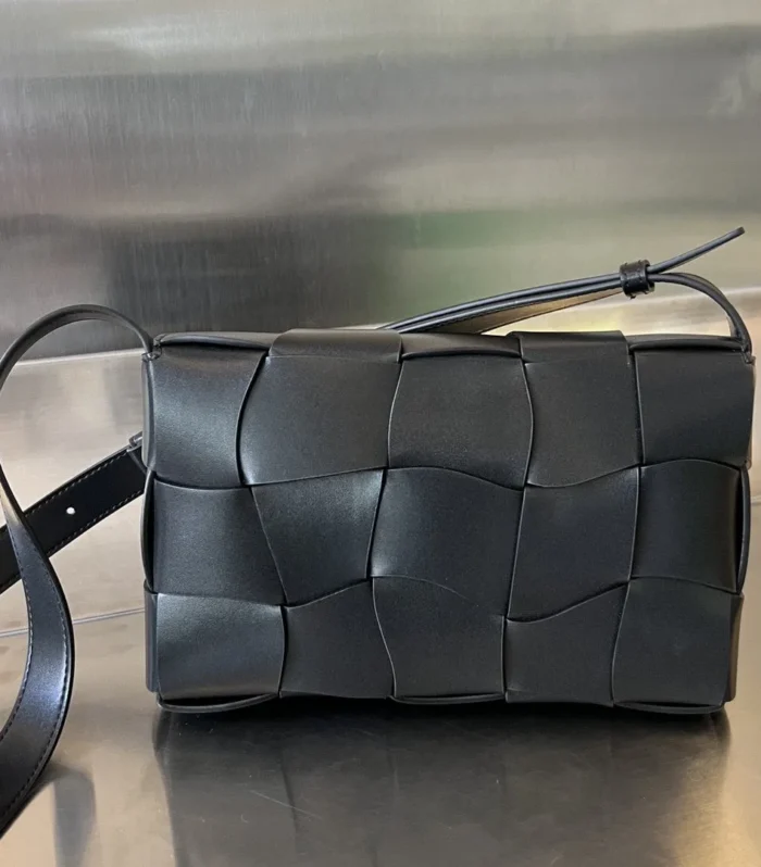 Cassette 23 In Black Calfskin With Wavy Pattern