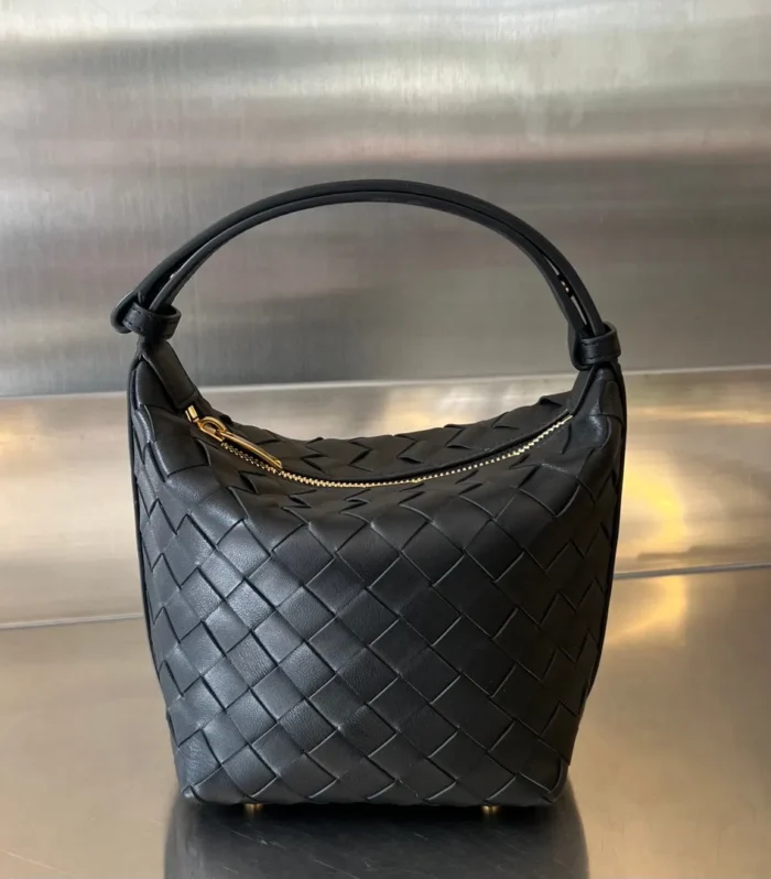Candy Wallace 17 In Black Calfskin