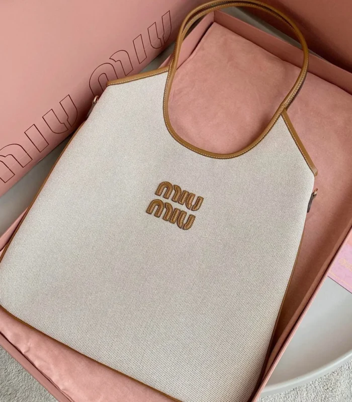 IVY 40 TOTE IN WHITE CANVAS