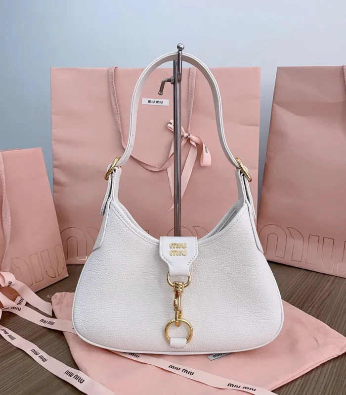 HOBO SHOULDER BAG 29 IN WHITE CALFSKIN GOLD HARDWARE