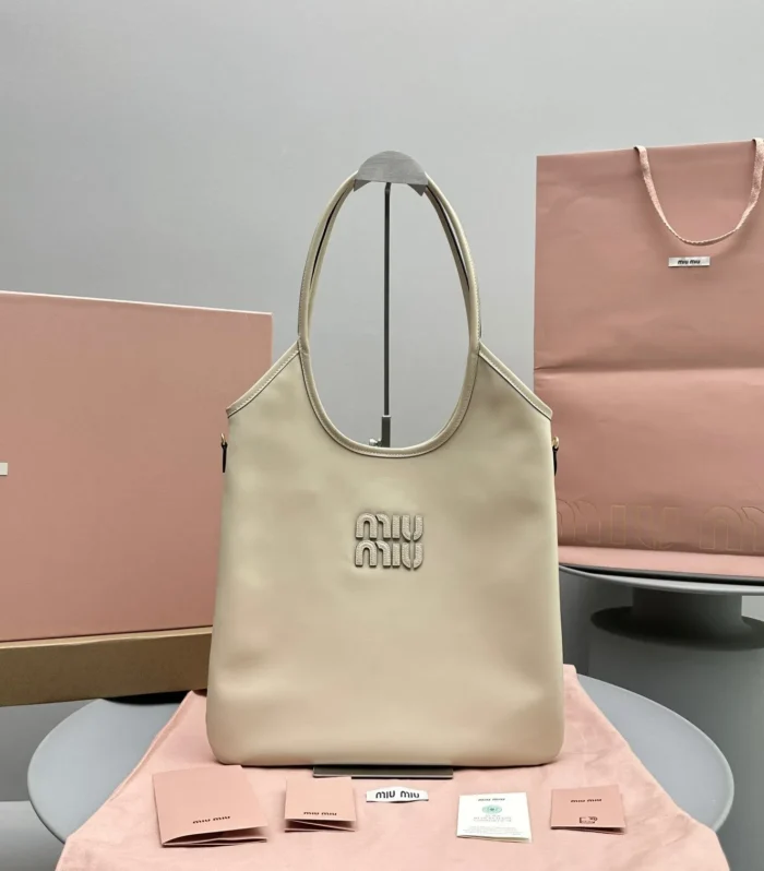HOBO 40 TOTE IN BEIGE CALFSKIN