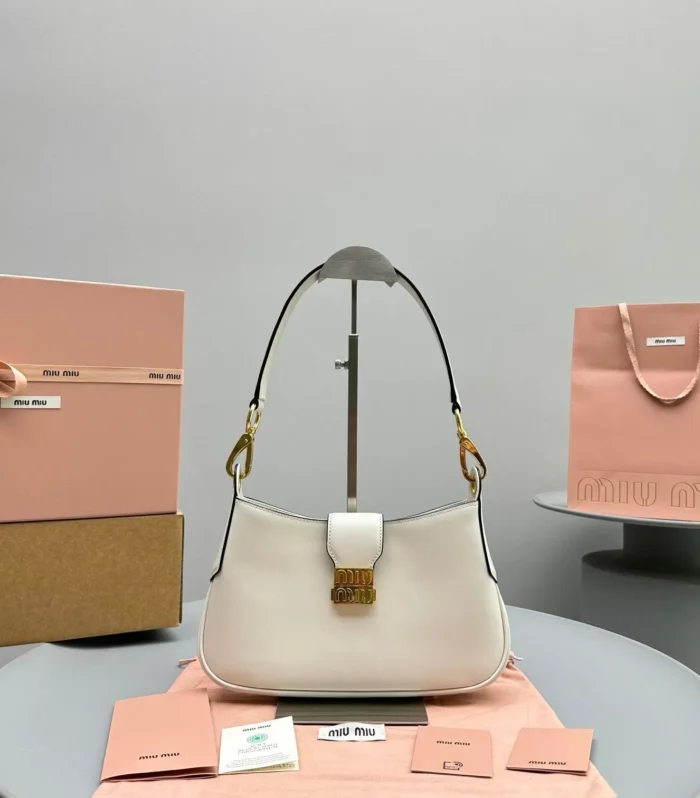 HOBO 28 CITY SHOUDER BAG IN WHITE CALFSKIN