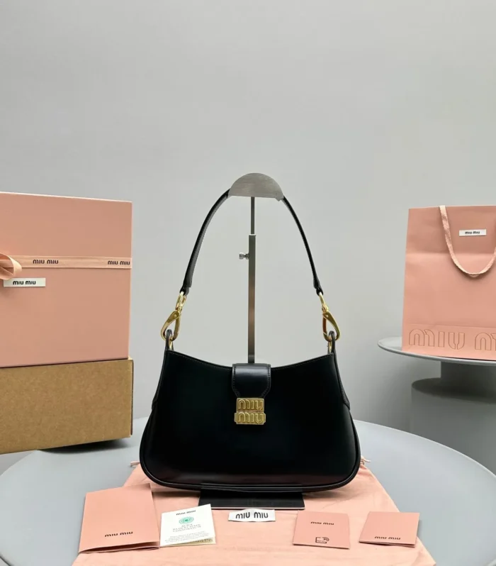 HOBO 28 CITY SHOUDER BAG IN BLACK CALFSKIN