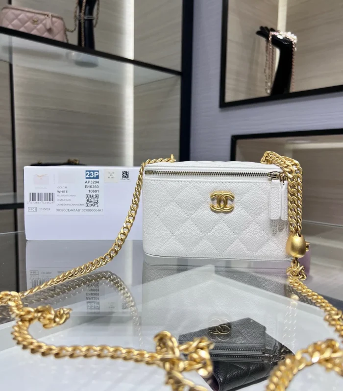 Heart Clasp Box Bag
