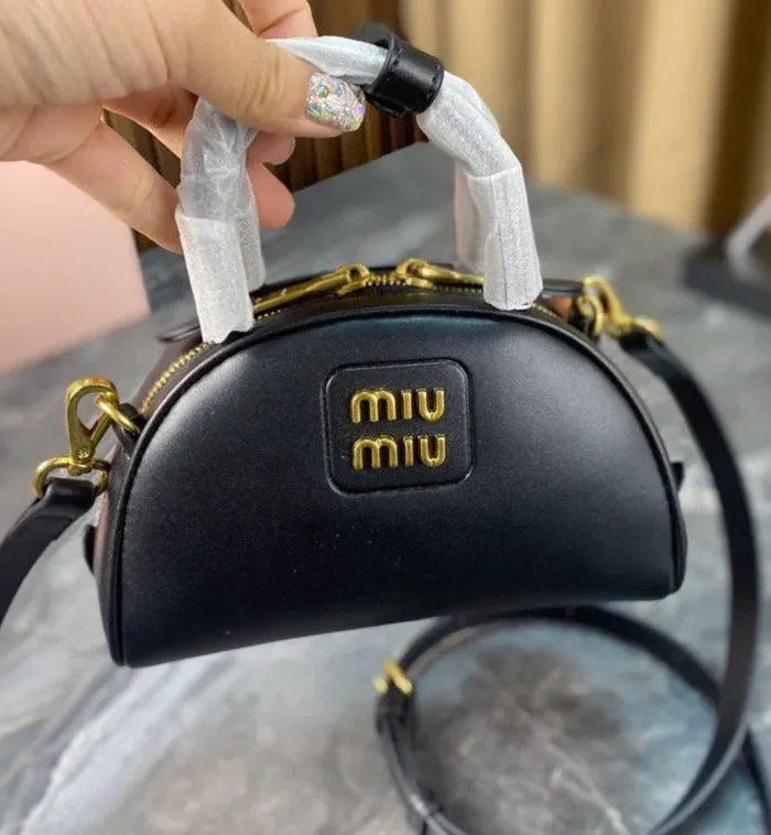 HALF - MOON BAG 18 IN BLACK CALFSKIN