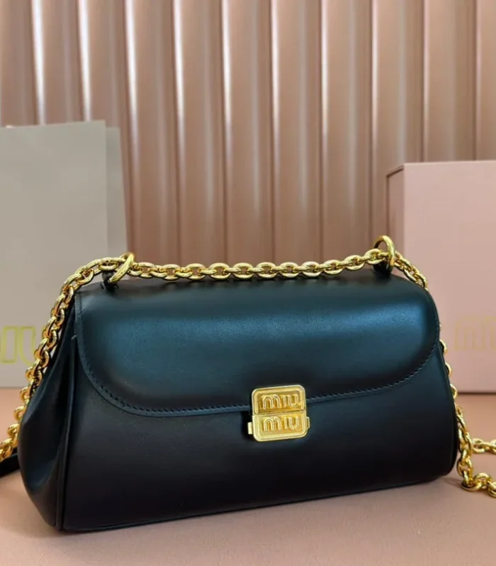 CHAIN SHOULDER BAG 24 IN BLACK PATENT SMOOTH CALFSKIN