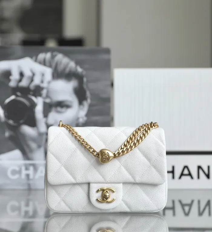 Heart Clasp Flap Bag Medium White