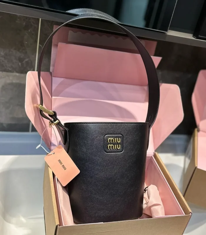 BUCKET 20 BAG IN BLACK CALFSKIN