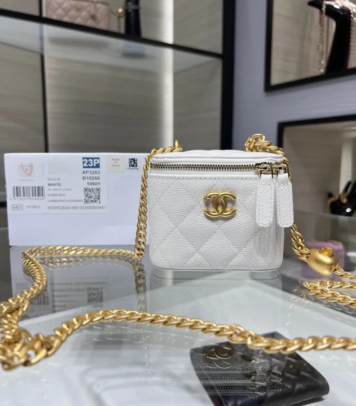 Heart Clasp Box Bag