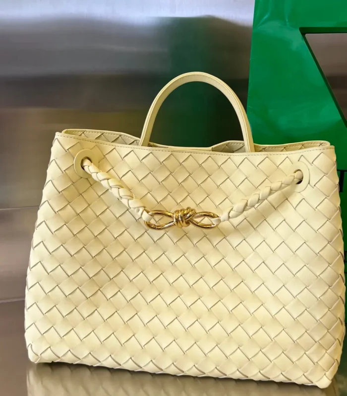 Bv Medium Andiamo 32Cm Lime Lambskin