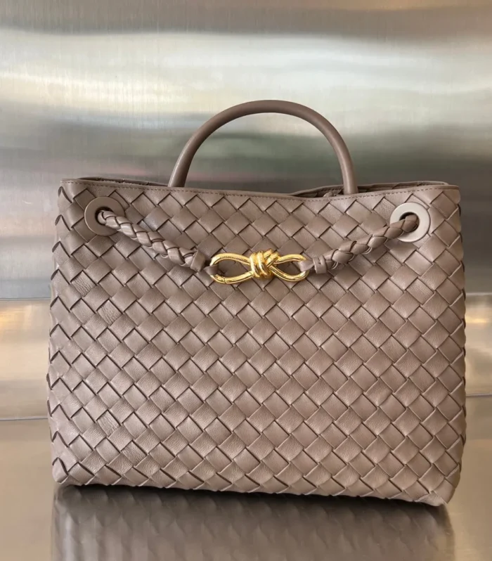 Bv Medium Andiamo 32Cm Chocolate Lambskin