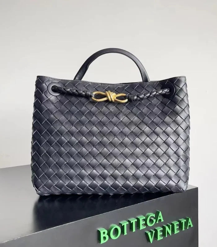 Bv Medium Andiamo 32Cm Black Lambskin