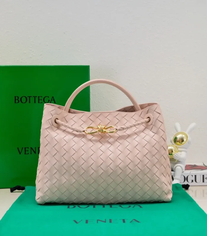 Bv Medium Andiamo 32 Light Pink Lambskin