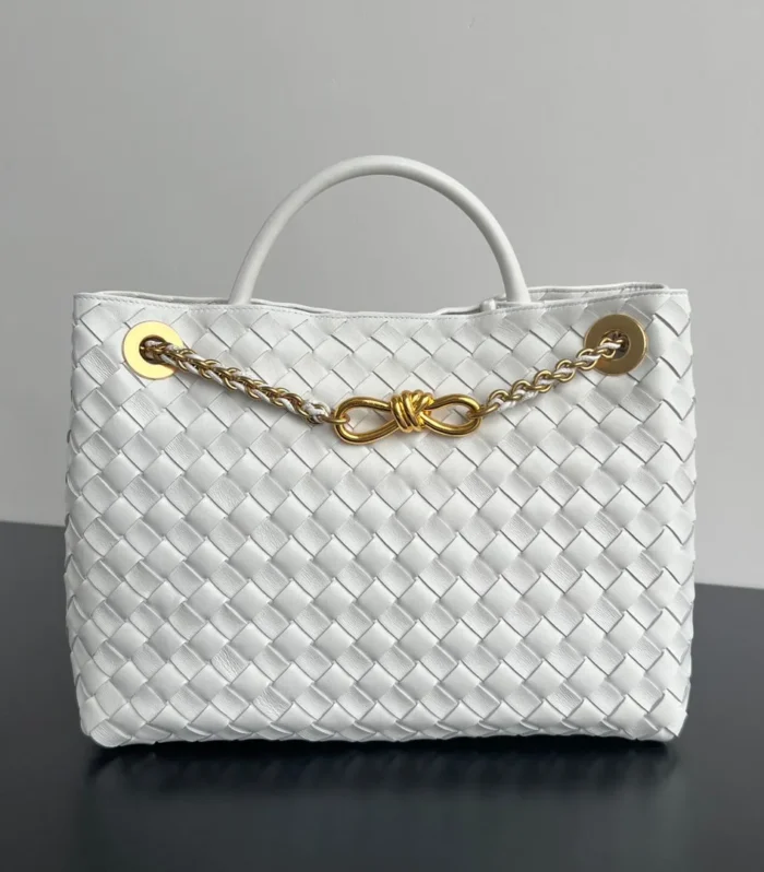 Bv Medium Andiamo 32 Light Green Lambskin