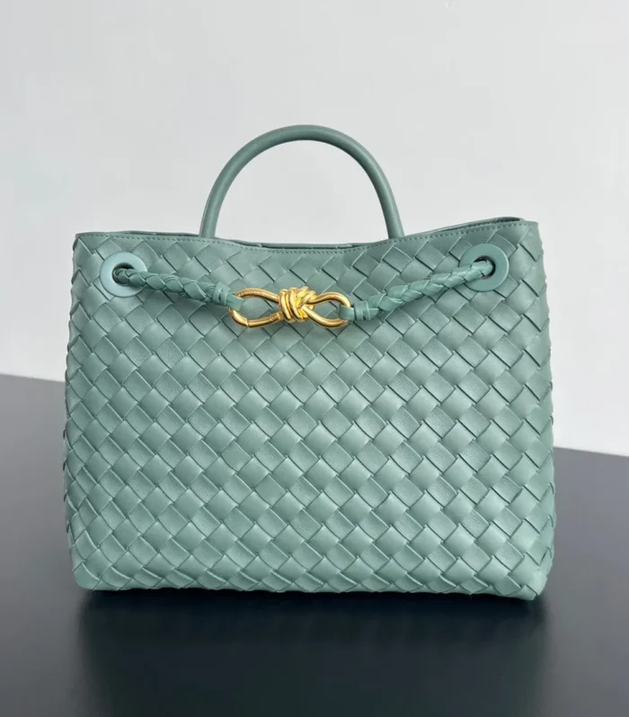Bv Medium Andiamo 32 Cloud Blue Lambskin