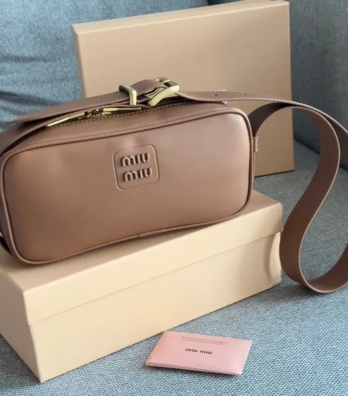 BAGUETTE 25 BAG IN CINNAMON BROWN CALFSKIN