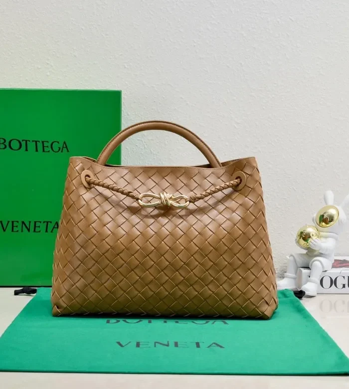 Bv Medium Andiamo 32 Brown Lambskin