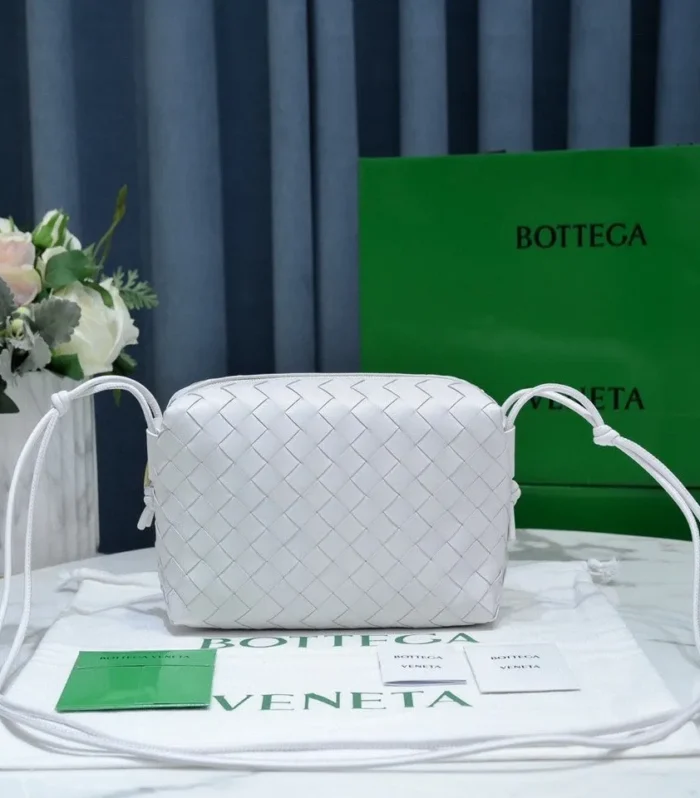 Bv Loop Small 23Cm White Calfskin