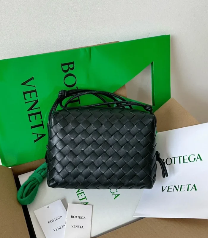 Bv Loop Small 23Cm Black Calfskin