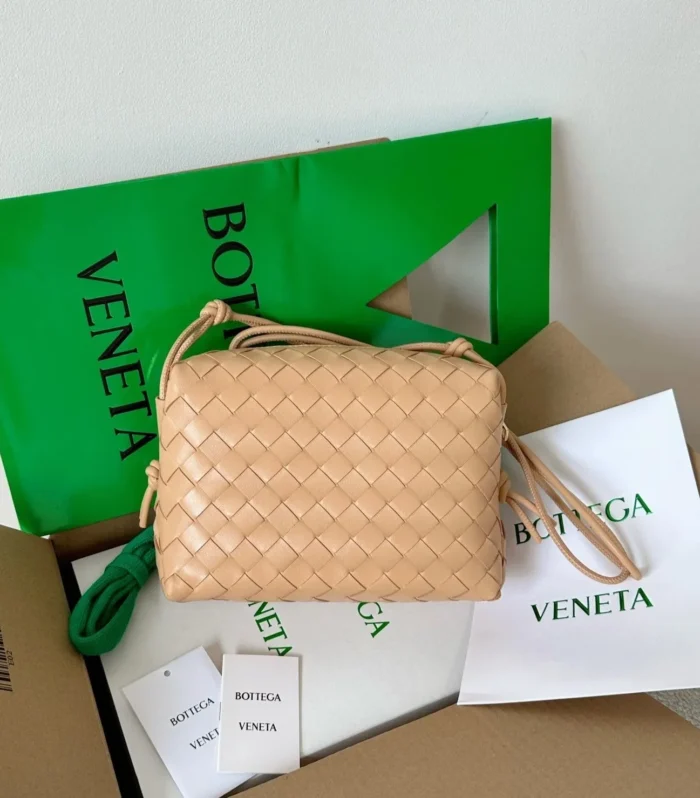 Bv Loop Small 23Cm Beige Calfskin
