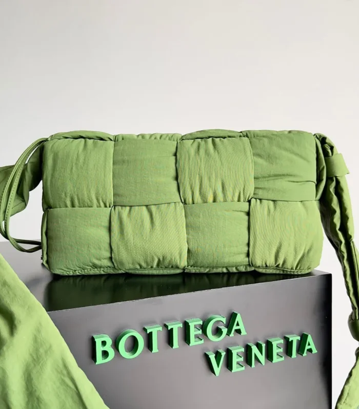 Bv Cassette 32 Bag In Green Fern Polyamide