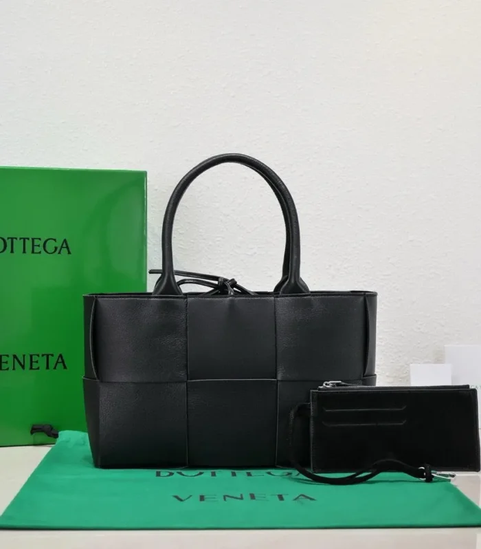 Bv Arco Tote Bag Black Cowhide