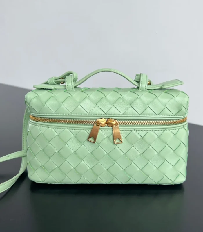 Bang Bang 22 Vanity Case In Light Green Calfskin