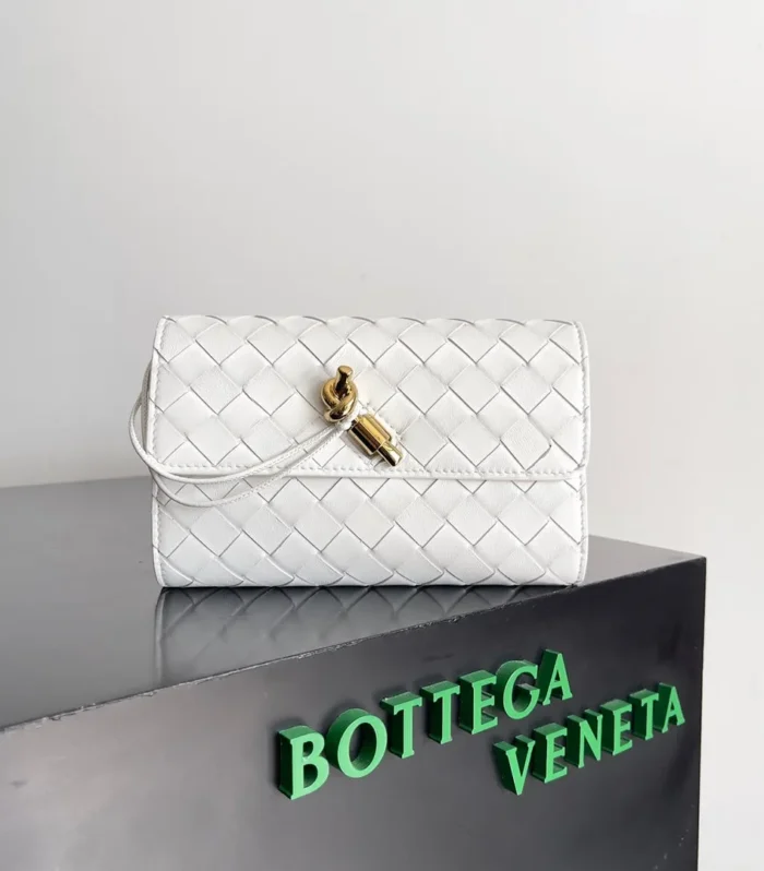 Andiamo Bag 19 In White Calfskin