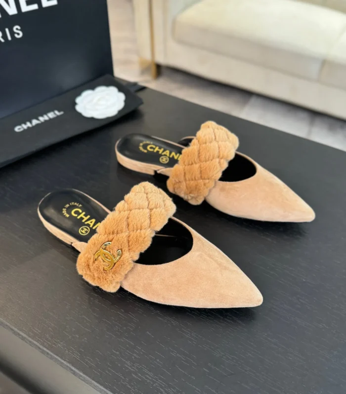 CC MULE IN SEPIA BEIGE SMOOTH FLEECE WITH GOLD HARDWARE